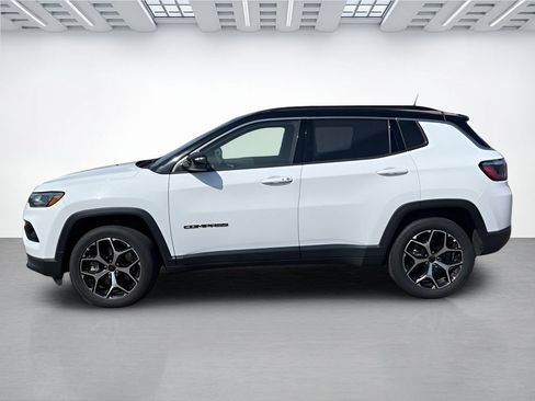 Used 2025 Jeep Compass Limited AWD/4WD image 4