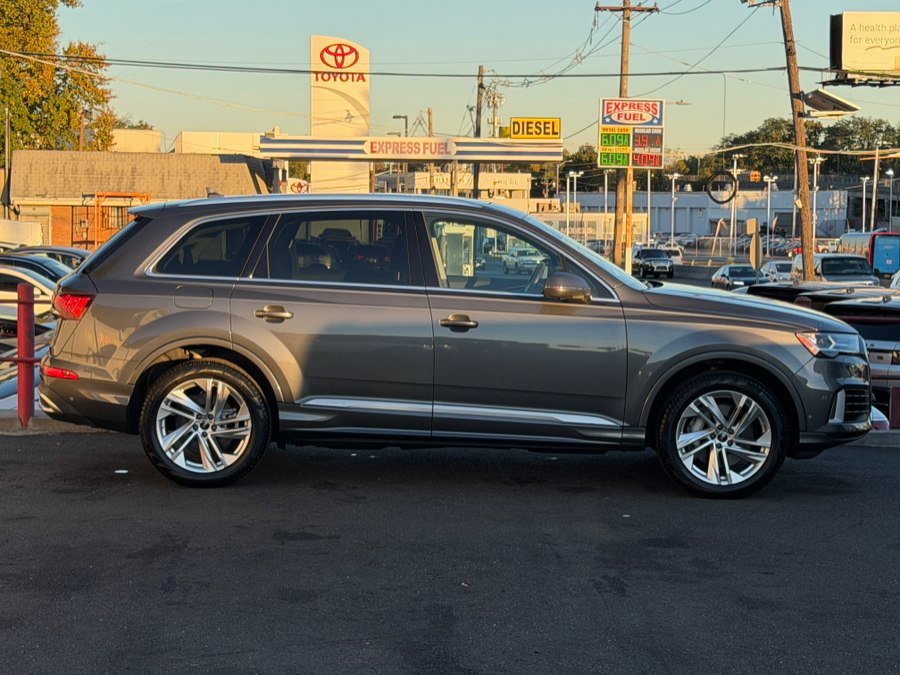 Used 2022 Audi Q7 3.0T Premium Plus w/ Premium Plus Package AWD/4WD image 12