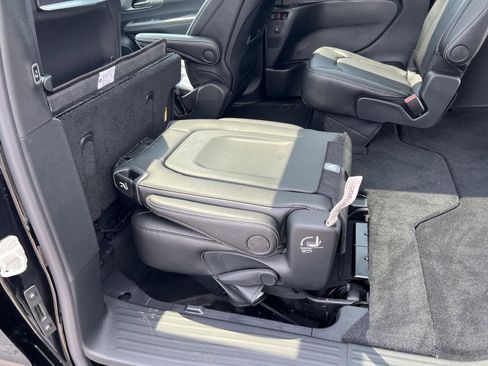 New 2025 Chrysler Pacifica Select w/ Uconnect Theater Family Group image 56