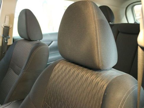 Used 2018 Nissan Rogue S FWD image 16