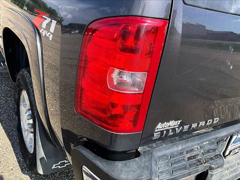 Used 2010 Chevrolet Silverado 2500 LT w/ Interior Plus Package AWD/4WD image 21