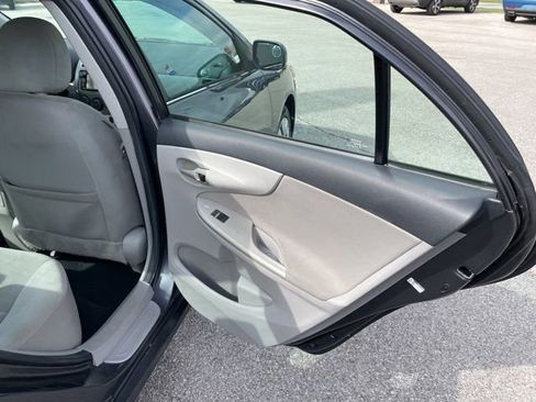 Used 2013 Toyota Corolla LE image 40