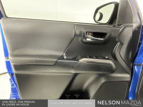 Used 2018 Toyota Tacoma TRD Off-Road image 20