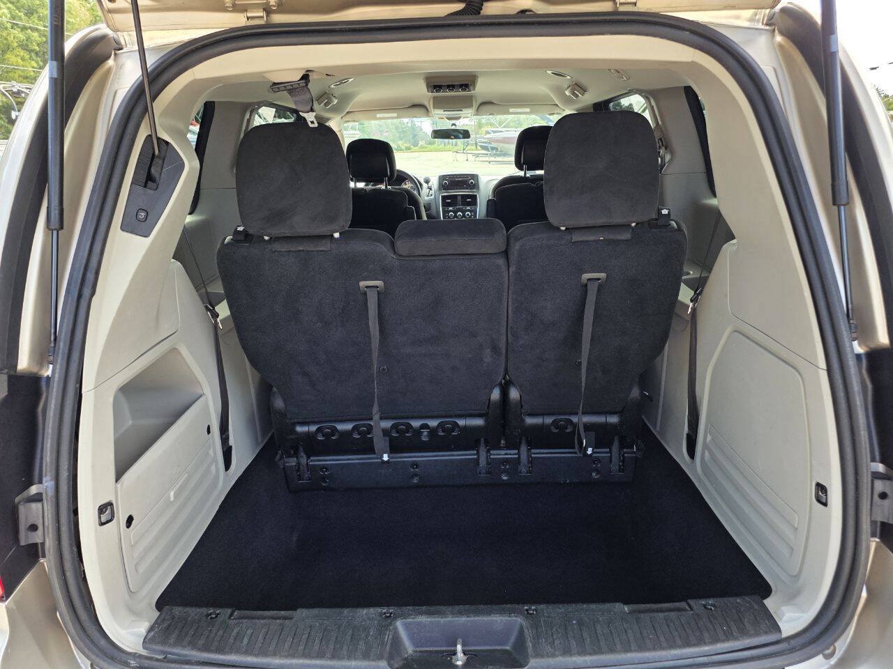 Used 2015 Dodge Grand Caravan SXT FWD image 11