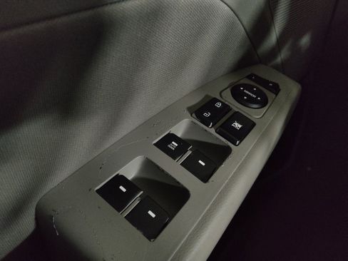Used 2020 Hyundai Elantra SEL FWD image 27
