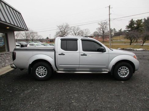 Used 2014 Nissan Frontier SV w/ SV Value Truck Package AWD/4WD image 9