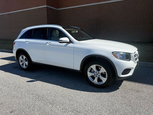 Used 2017 Mercedes-Benz GLC 300 4MATIC image 24