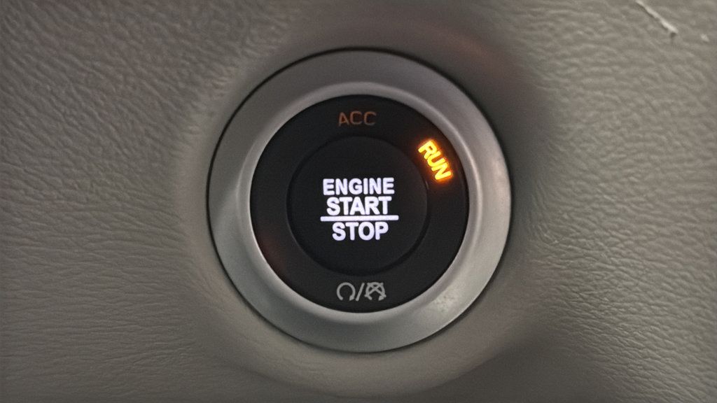 Used 2024 Chrysler Pacifica Touring-L FWD image 22