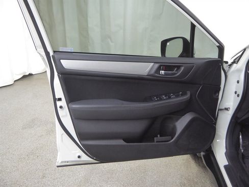 Used 2017 Subaru Outback 2.5i Premium image 22