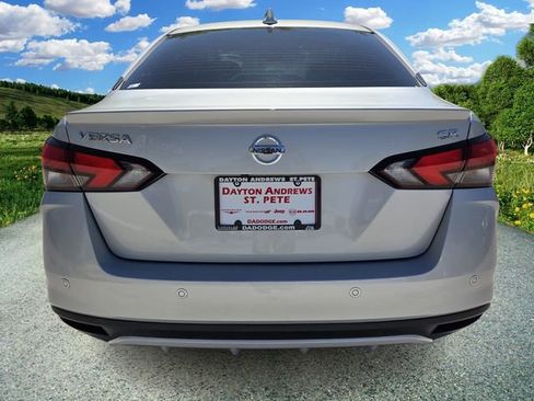 Used 2022 Nissan Versa SR image 6