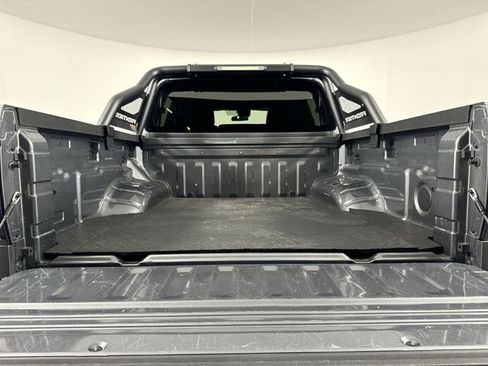 Used 2023 Nissan Frontier SV w/ Midnight Edition Package image 28