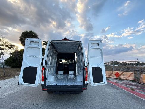 Used 2019 Mercedes-Benz Sprinter 170 image 10
