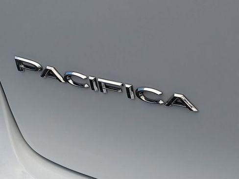Used 2025 Chrysler Pacifica Select FWD image 14