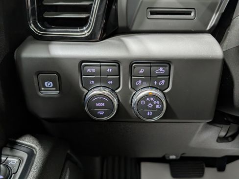 Used 2024 GMC Sierra 2500 AT4 w/ AT4 Preferred Package image 23