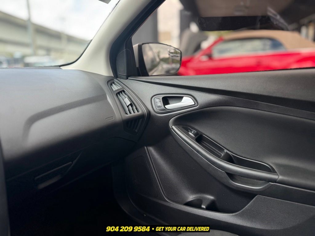 Used 2017 Ford Focus SE FWD image 11