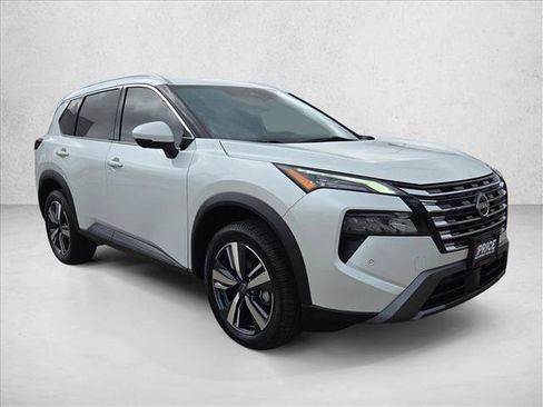 Used 2024 Nissan Rogue SL image 3