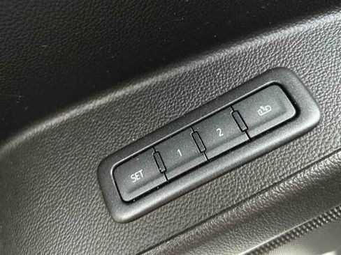 Used 2019 Chevrolet Suburban Premier image 18