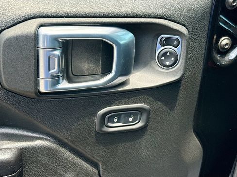 Used 2021 Jeep Wrangler Unlimited Sport AWD/4WD image 19