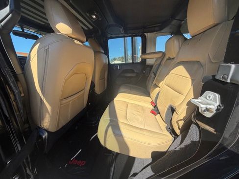 Used 2018 Jeep Wrangler Unlimited Sahara w/ LED Lighting Group image 10