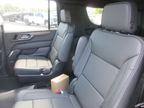 New 2026 GMC Yukon XL Denali w/ Denali Reserve Package AWD/4WD image 12