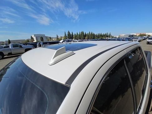 Used 2024 GMC Sierra 2500 Denali Ultimate AWD/4WD image 2