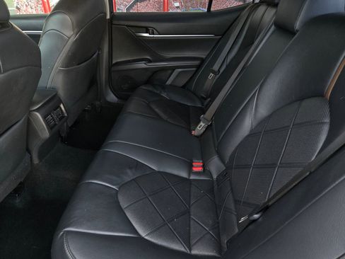 Used 2018 Toyota Camry XLE w/ Audio Package image 10