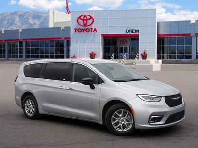 Used 2024 Chrysler Pacifica Touring-L