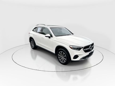 Used 2025 Mercedes-Benz GLC 300 4MATIC image 2