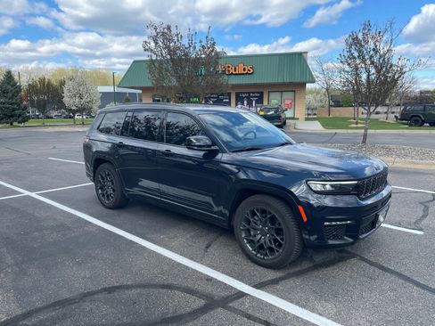 Used 2023 Jeep Grand Cherokee L Summit AWD/4WD image 2