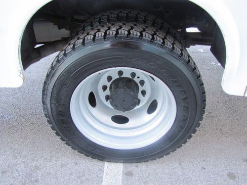 Used 2011 Ford F550 4x4 Crew Cab Super Duty w/ Payload Upgrade Pkg image 19