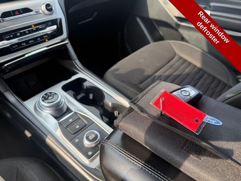 Used 2020 Ford Explorer XLT AWD/4WD image 28