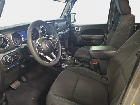 Used 2023 Jeep Wrangler Unlimited Rubicon 4xe AWD/4WD image 13