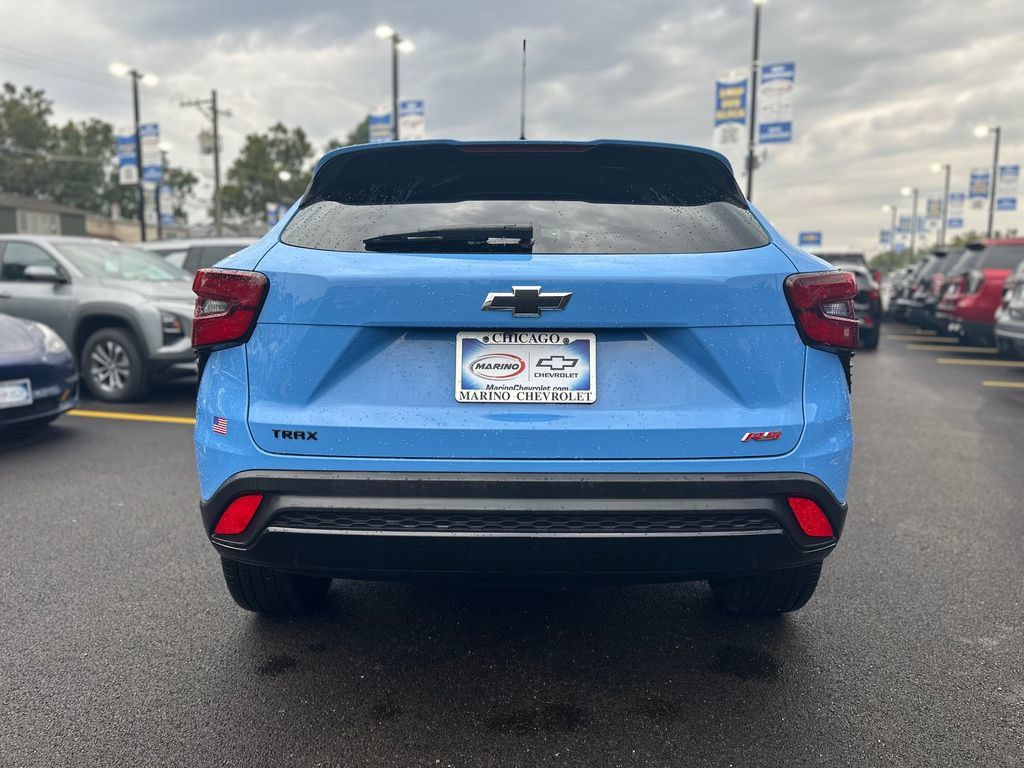 Used 2024 Chevrolet Trax RS w/ Sunroof Package FWD image 5