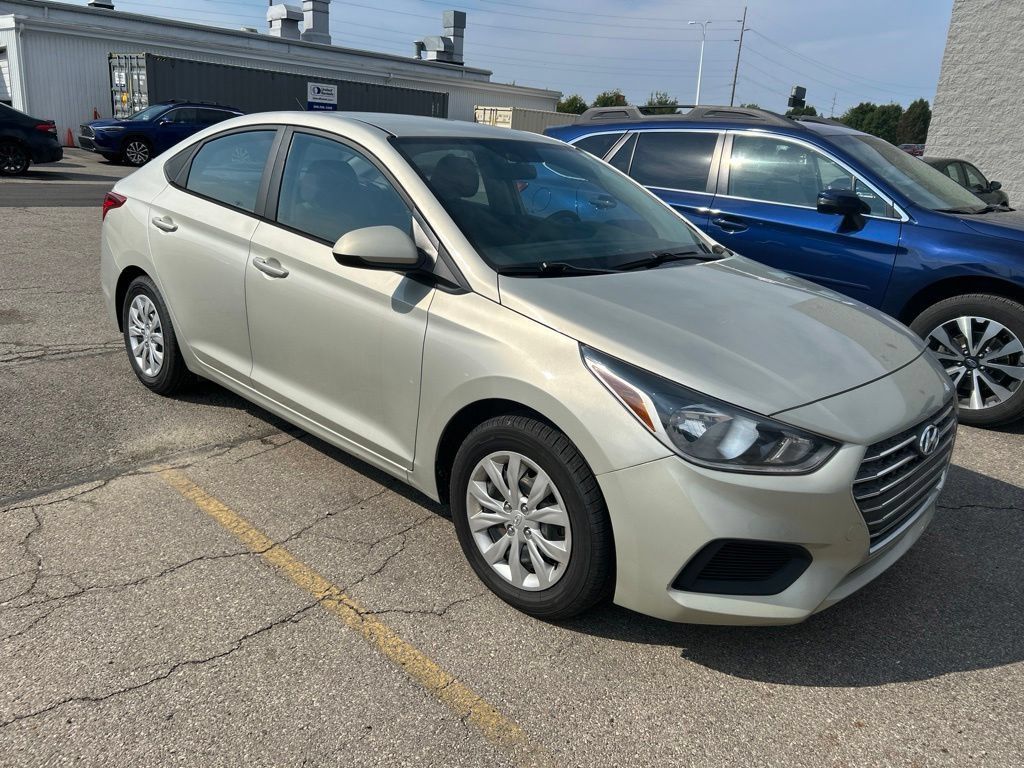 Used 2019 Hyundai Accent SE FWD image 2