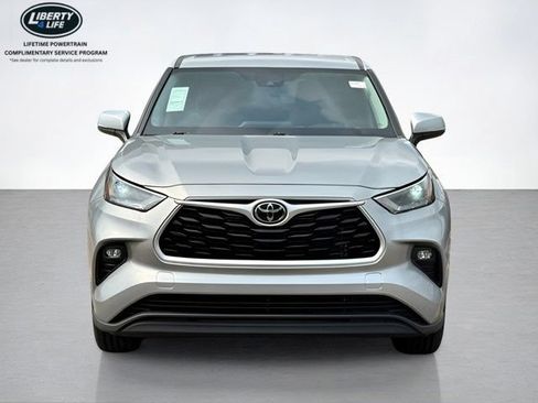 Used 2023 Toyota Highlander LE FWD image 8