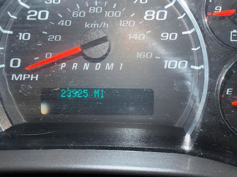 Used 2025 Chevrolet Express 2500 w/ Driver Convenience Package image 15