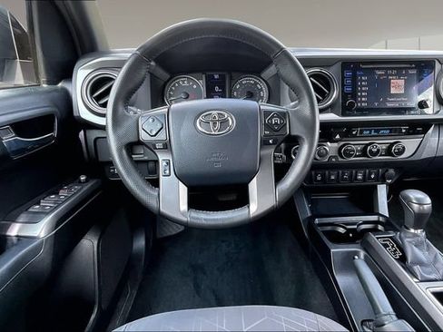 Used 2016 Toyota Tacoma TRD Sport w/ Premium & Technology Package AWD/4WD image 8