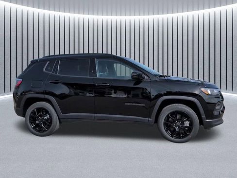New 2026 Jeep Compass Latitude image 3