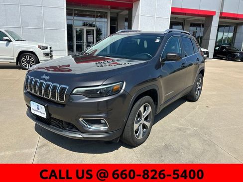 Used 2019 Jeep Cherokee Limited AWD/4WD image 2