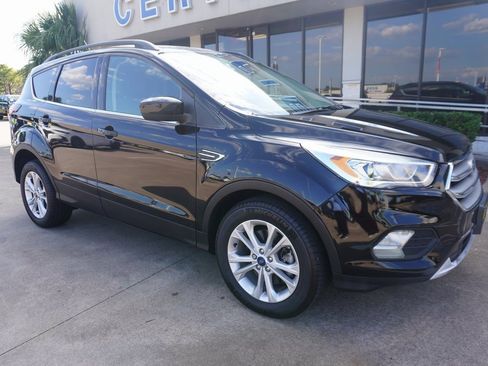 Used 2019 Ford Escape SEL image 1