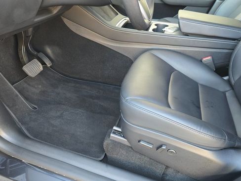 Used 2024 Tesla Model Y 2WD image 18