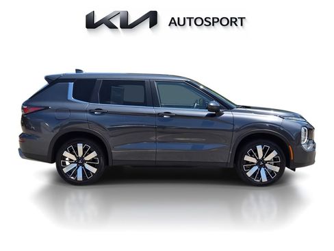Used 2025 Mitsubishi Outlander SE AWD/4WD image 7