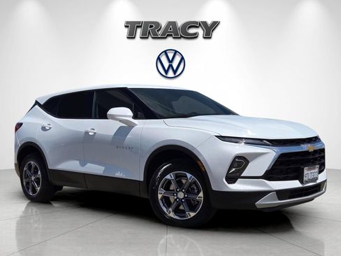 Used 2025 Chevrolet Blazer LT AWD/4WD image 2