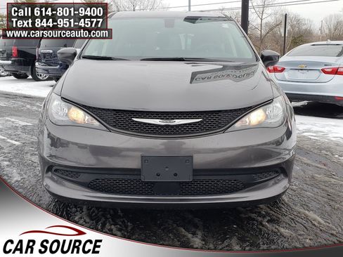 Used 2021 Chrysler Voyager L image 2