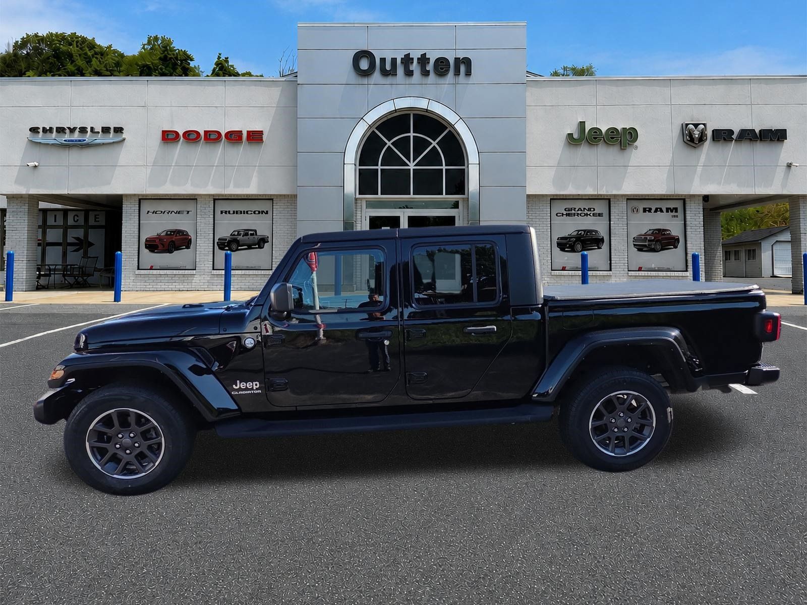 Certified 2021 Jeep Gladiator Overland w/ Cold Weather Group AWD/4WD image 7