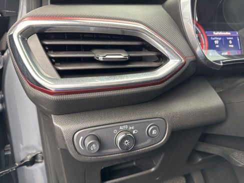 Used 2021 Chevrolet TrailBlazer RS w/ Sun and Liftgate Package FWD image 27
