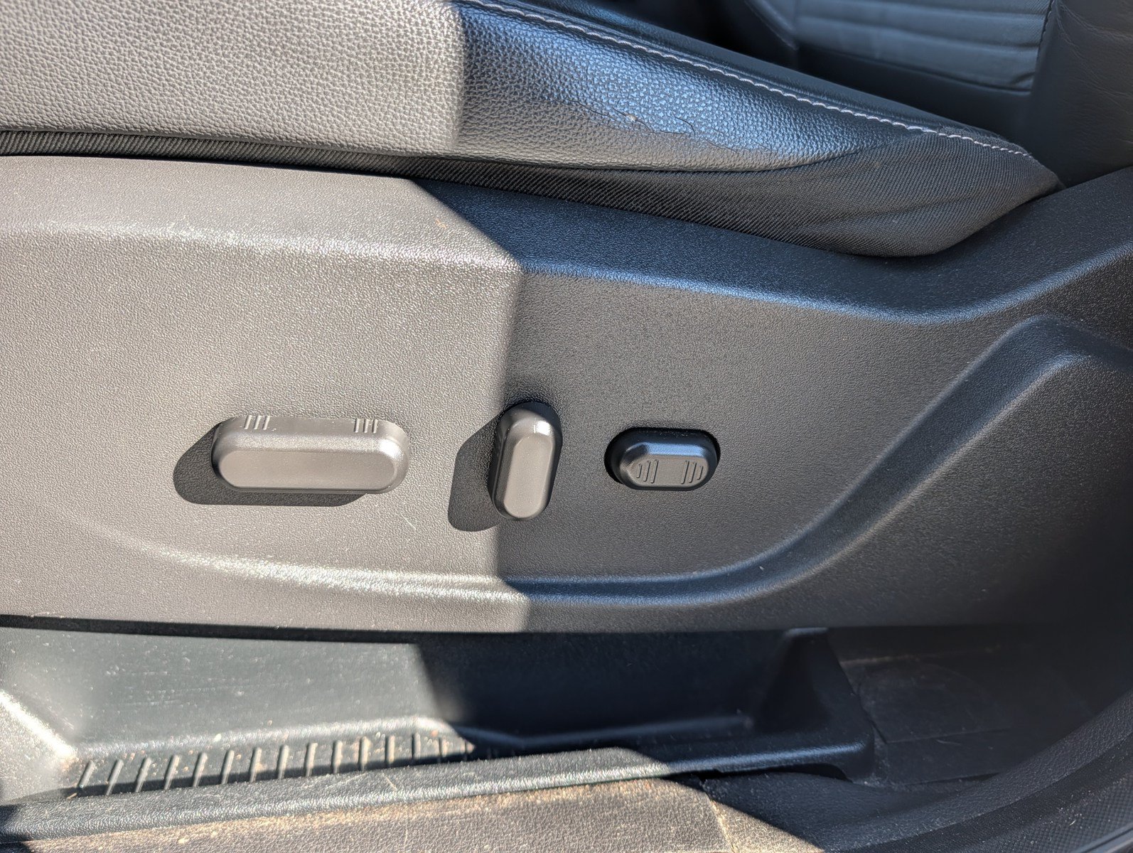Used 2018 Ford Escape SE w/ SE Sport Appearance Package AWD/4WD image 19