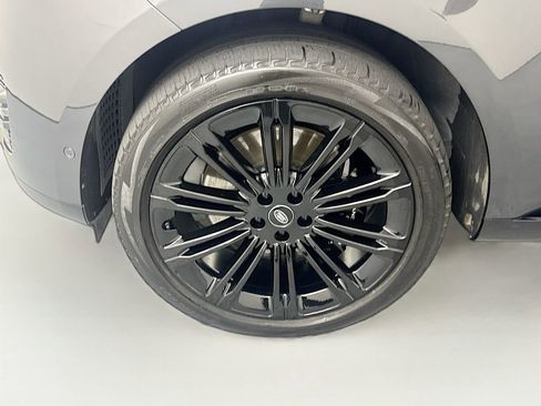 Used 2023 Land Rover Range Rover SE image 32