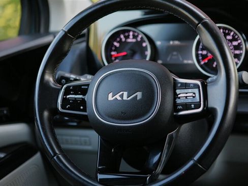 Used 2022 Kia Carnival SX image 26