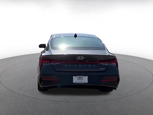 Used 2025 Hyundai Elantra Limited FWD image 12